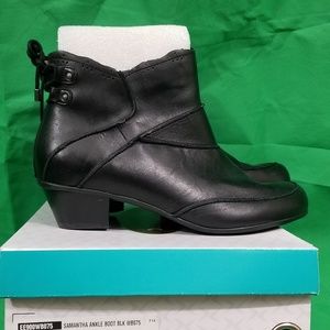 Leather low heel Aetrex Ankle Boots